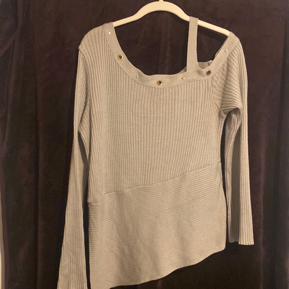 Grey top
